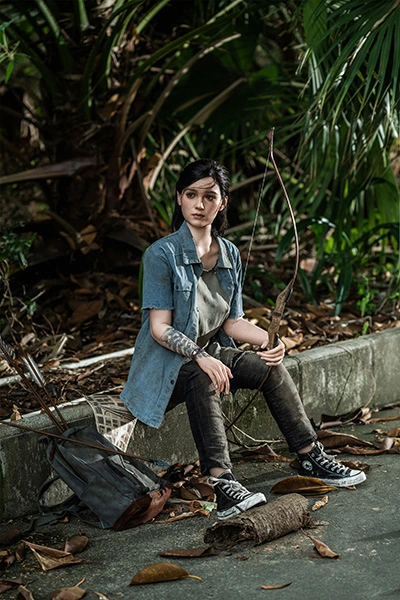 back of naked Ellie doll