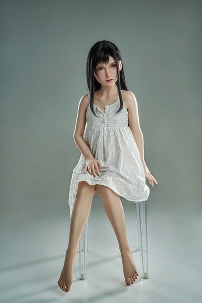 sitting small tifa